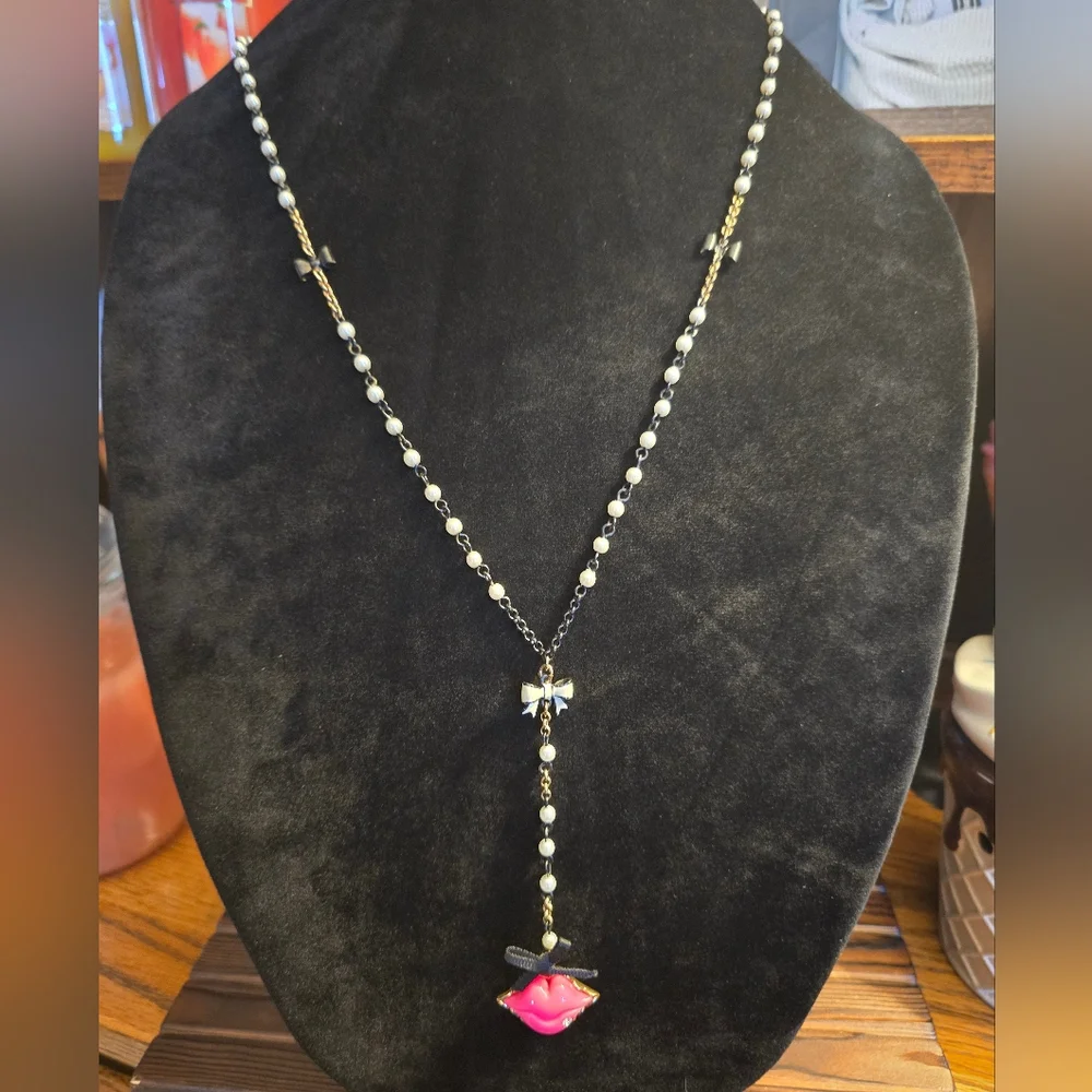 Betsey Johnson First Date Kiss Lips Necklace! Vintage NWT! - Picture 13 of 16